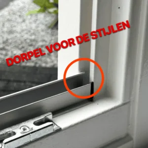 Tussen de staande kozijnstijlen